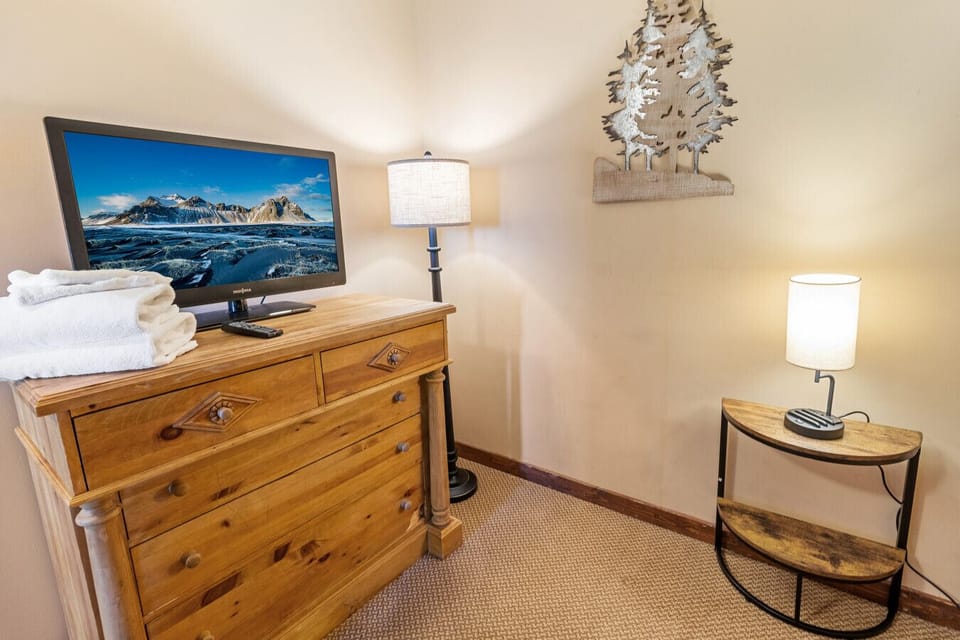 Twin room TV