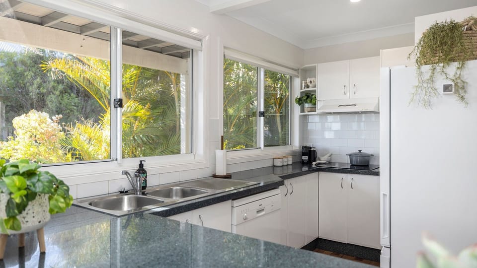 Cabane Sur Mer | Kitchen | Coffee Machine | Dishwasher