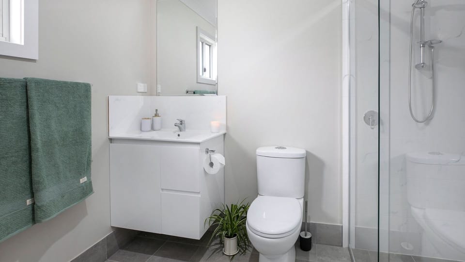 Blue Hen | Bathroom | Linen included | Shower