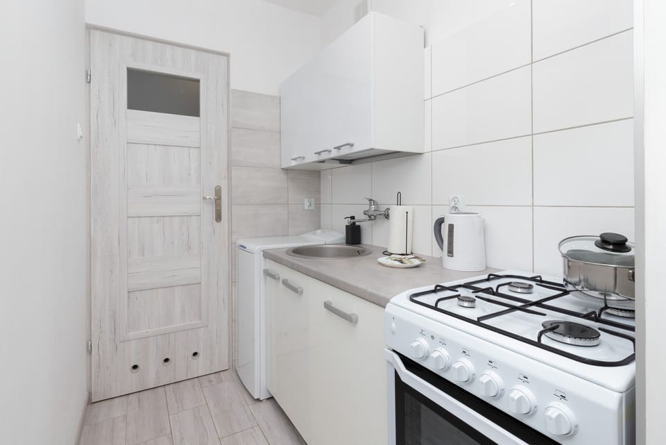 Modern, fully equipped kitchenette. 