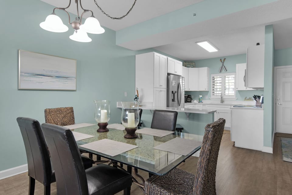 Dining Area to Kitchen