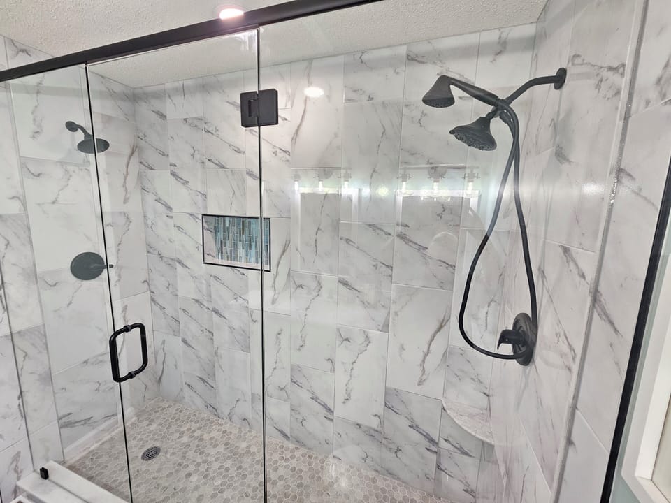Master Bathroom w/Double Showerhead/Stand-up Shower