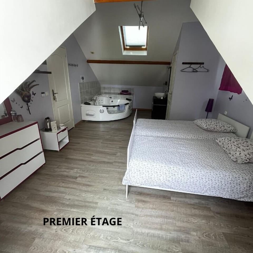 Deluxe Double Room | Desk, free WiFi, bed sheets