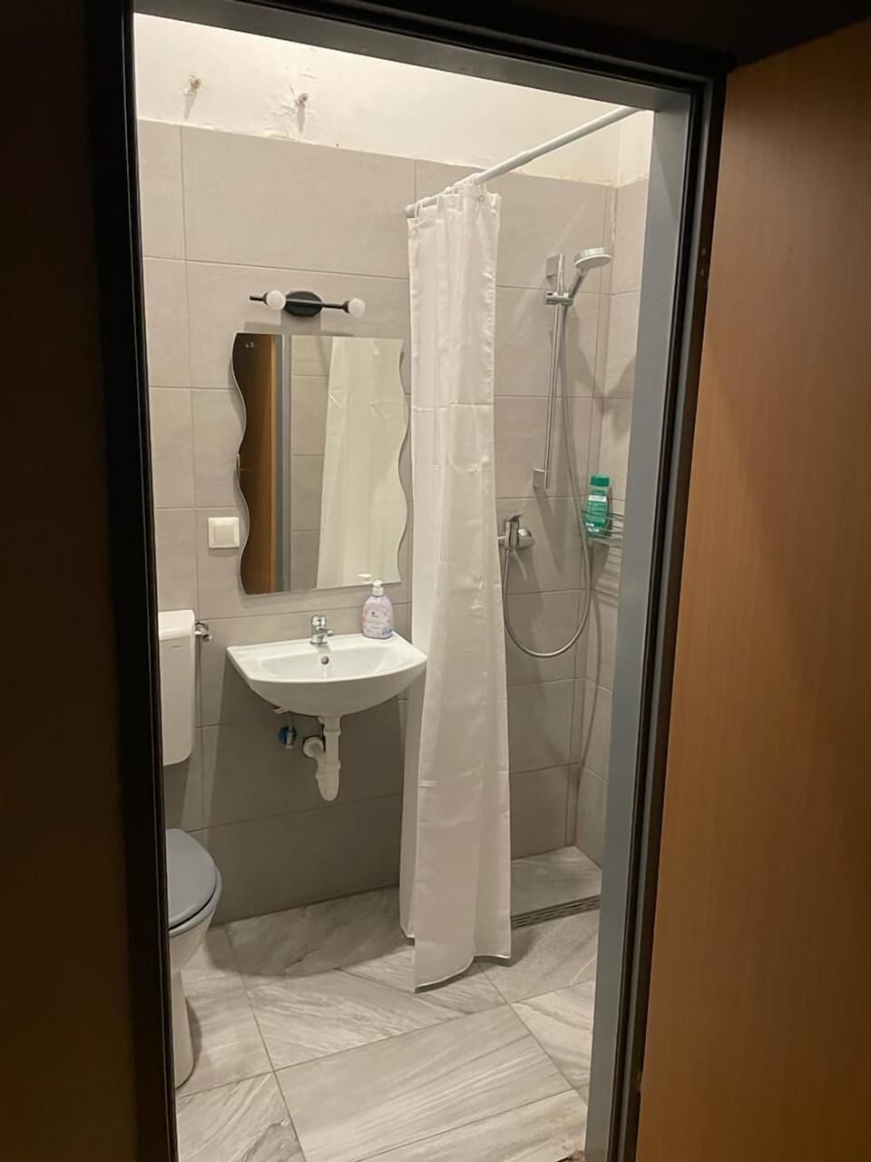 Economy Room | Bathroom