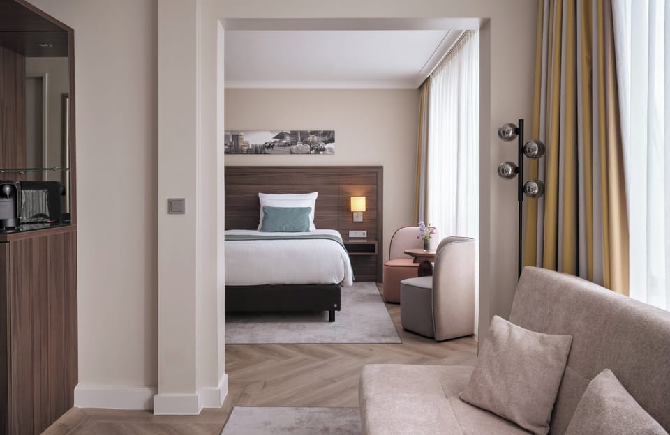 Hypo-allergenic bedding, minibar, in-room safe, desk
