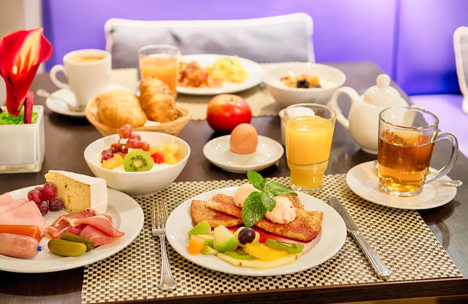 Daily buffet breakfast for a fee