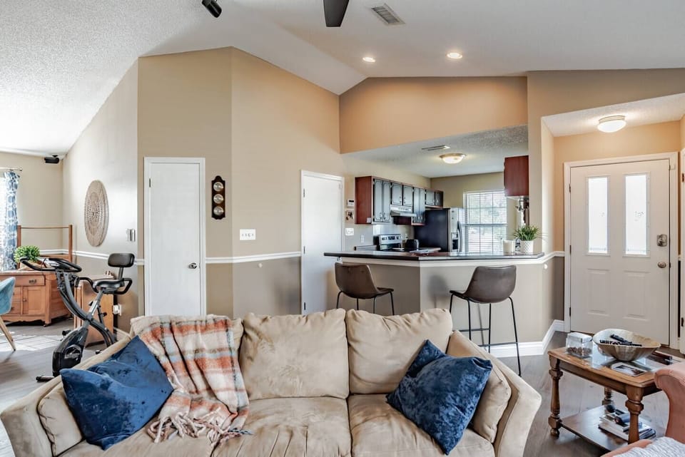 Kitchen bar seating
