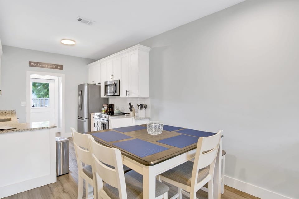Accessible dining in the kitchen
