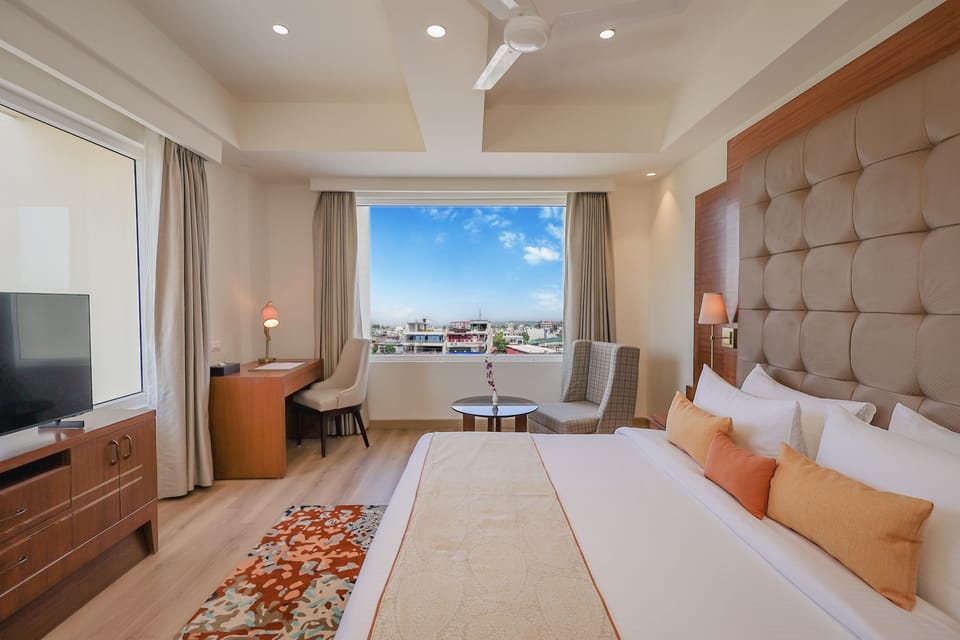 Classic Suite | Minibar, desk, laptop workspace, iron/ironing board