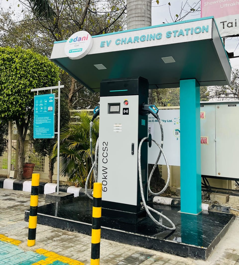 Electric vehicle charging station