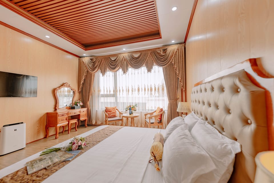 Royal Single Room | Desk, laptop workspace, free WiFi