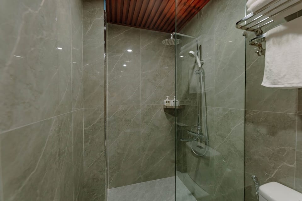 Family Double or Twin Room | Bathroom