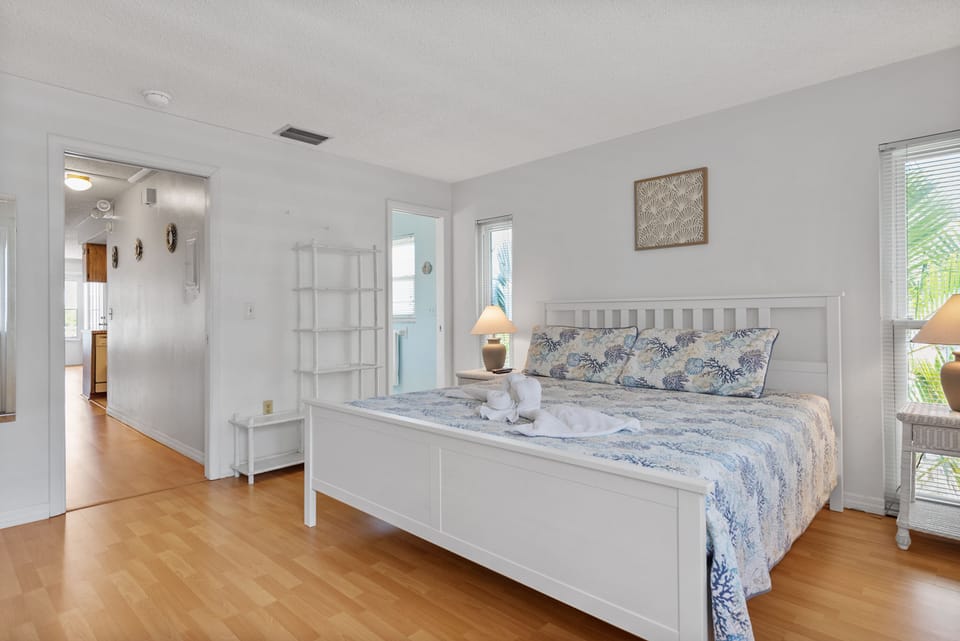 King Bedroom with en-suite bathroom