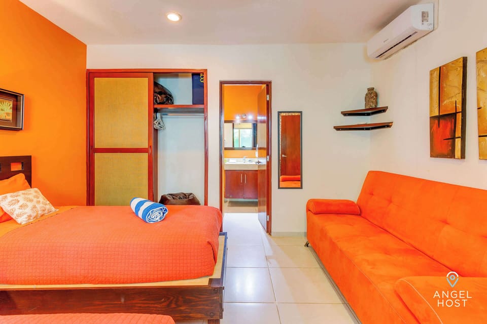 Relax in a room full of warmth and comfort, with modern touches to make you feel at home.