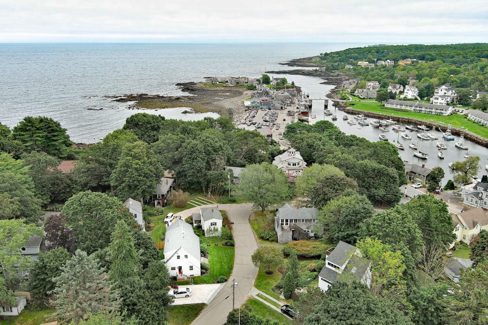 (White house located middle left of photo)