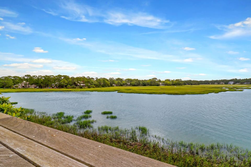 11 Braddock Cove - Waterfront Deck (2nd Floor)