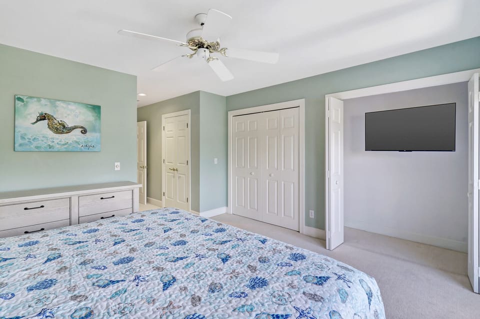 11 Braddock Cove - King (3rd Floor)