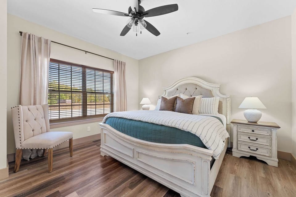 Plenty of beds makes this space ideal for your family and friends!