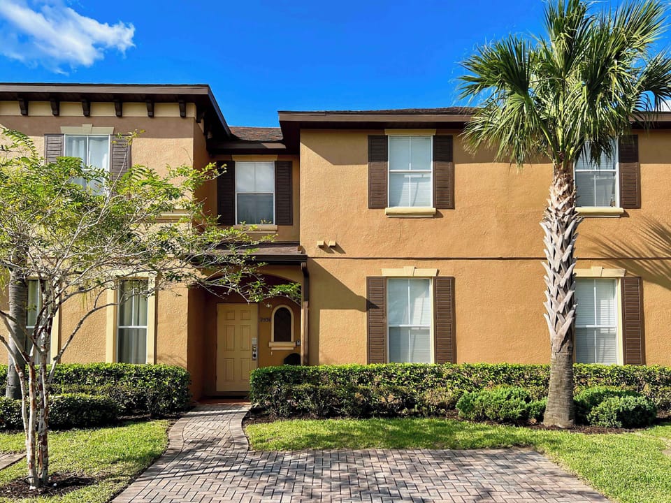 Gated Regal Palms Resort 4 bedroom Townhome
