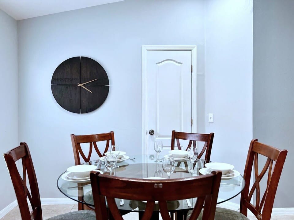 Whether you're enjoying breakfast before the parks or gathering for dinner, the dining room provides plenty of seating for your entire group to dine comfortably together.