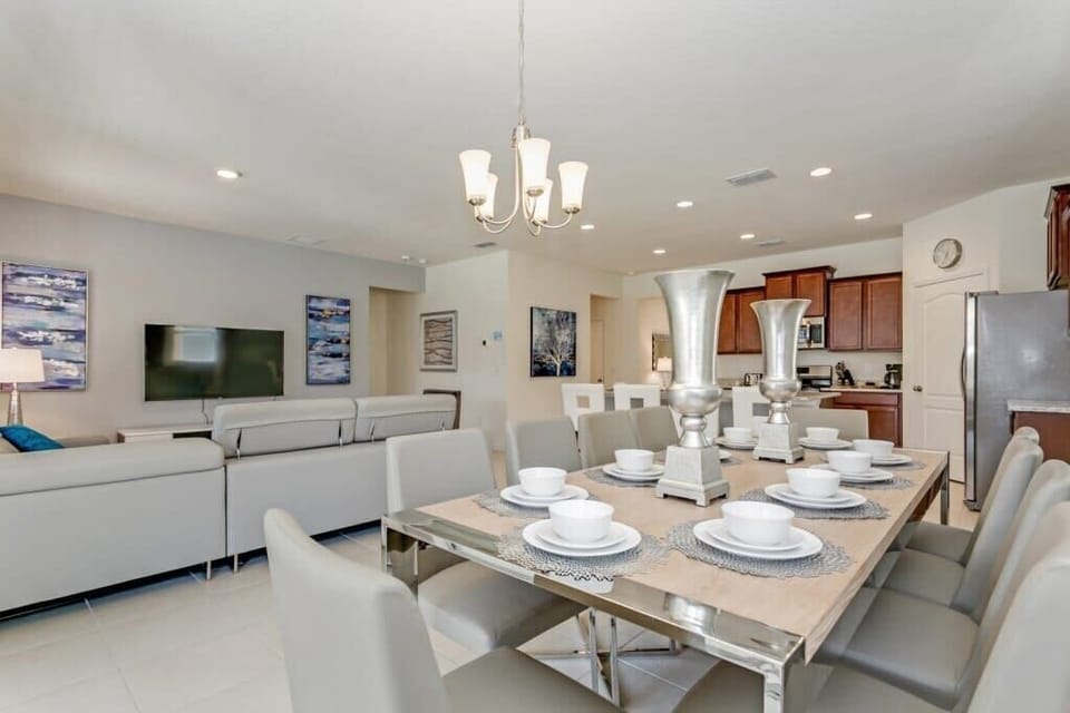 7036OakwoodSt,Solterra_17