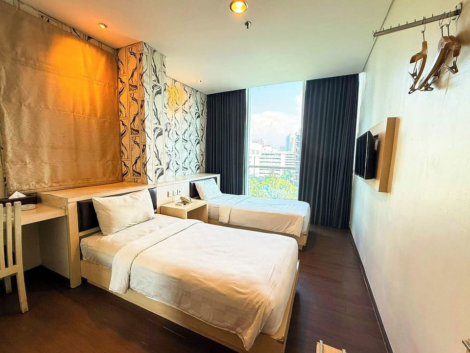 Deluxe Twin | In-room safe, free WiFi, bed sheets
