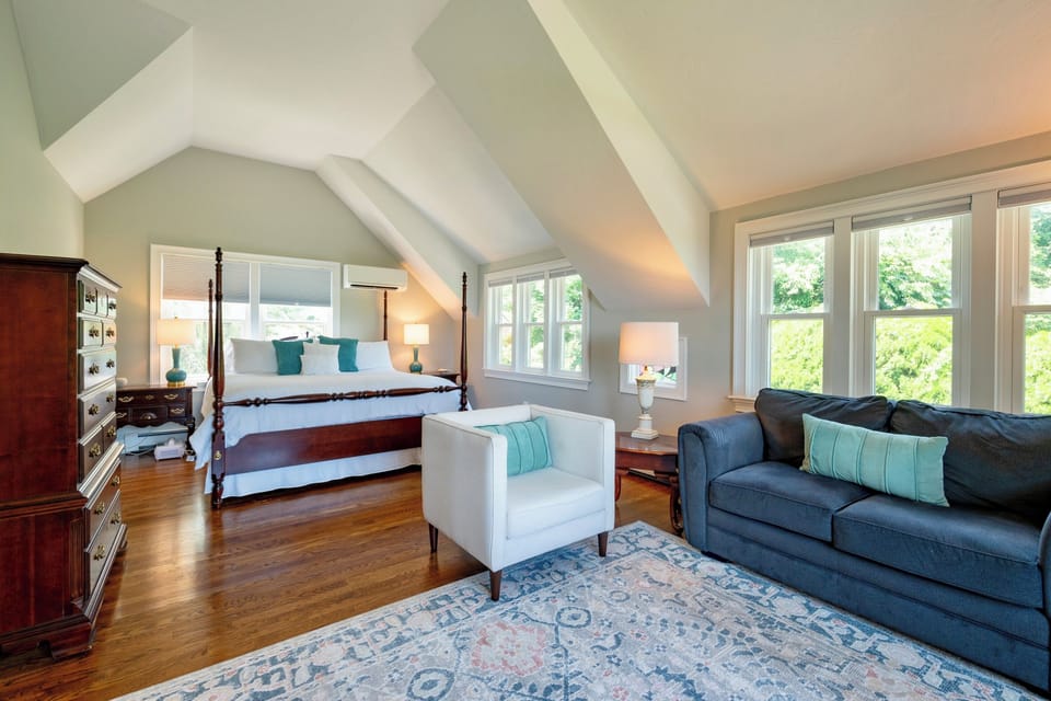 Superior Suite, 1 King Bed, Ocean View | Premium bedding, iron/ironing board (on request), WiFi (free)