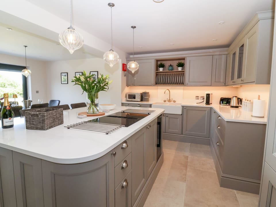 Cottage | Private kitchen | Fridge, dishwasher, electric kettle, toaster
