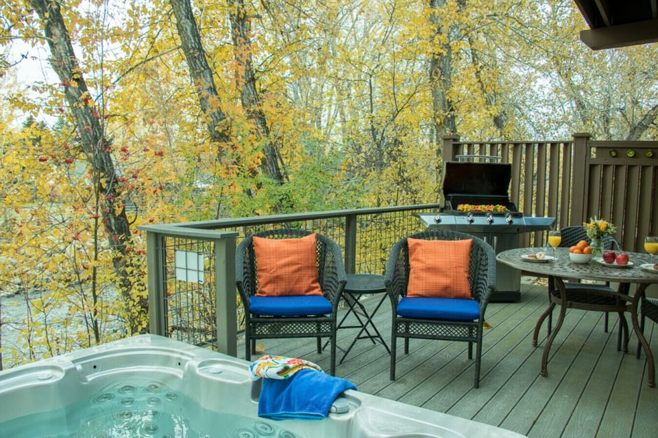 Creekside Patio with Hot Tub & Grill