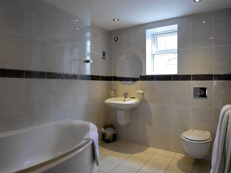 Deluxe Double Room, Ensuite (With 4 Poster Bed) | Bathroom