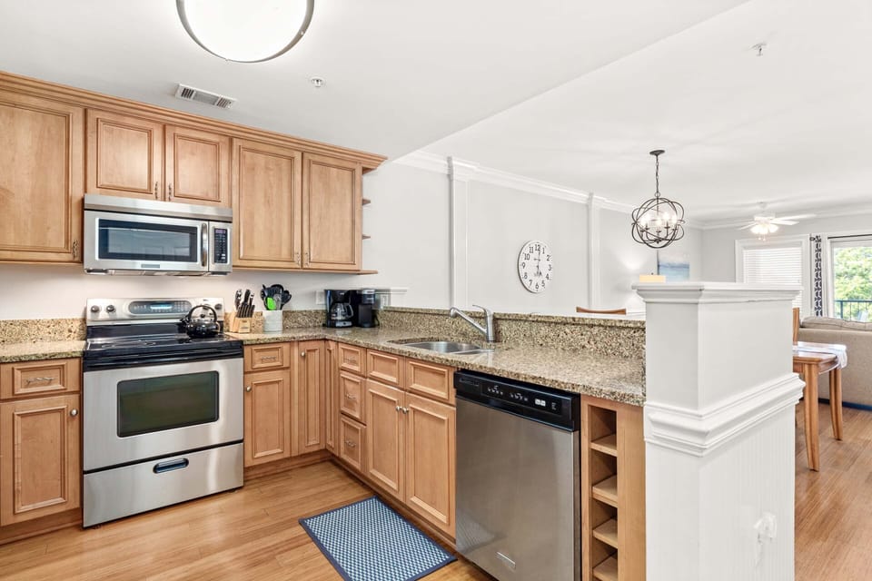 Condo, Multiple Beds, Pool Access, Garden View | Private kitchen | Fridge, microwave, oven, stovetop