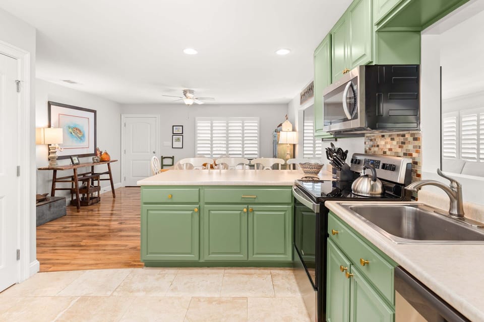 House, Multiple Beds, Kitchen, Pool View | Private kitchen | Fridge, microwave, coffee/tea maker, cookware/dishes/utensils