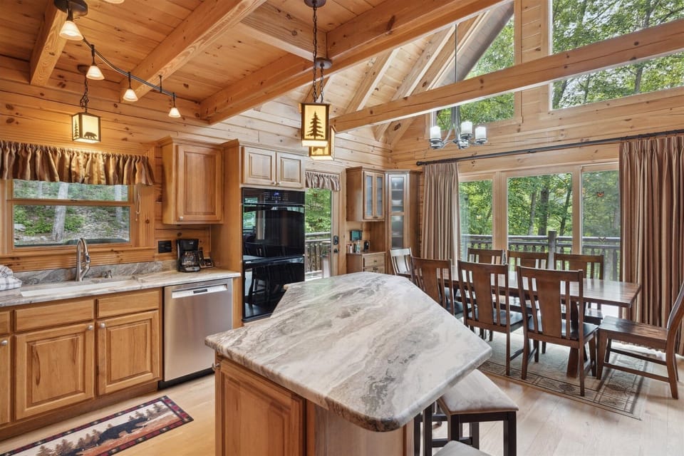 Cabin, 4 Bedrooms | Private kitchen | Fridge, oven, toaster