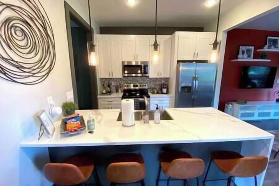 Modern luxury kitchen. Discount offered for stays from 1 week, or 28 days or greater. (3)