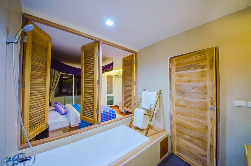 Superior Room | Bathroom shower