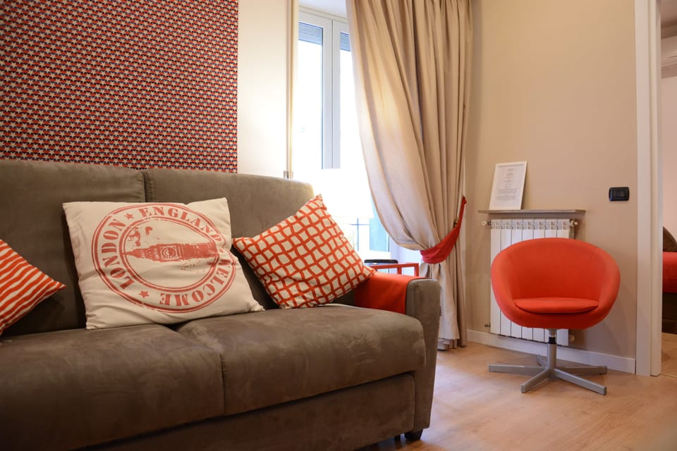 Suite, Ensuite | Living area | Flat-screen TV