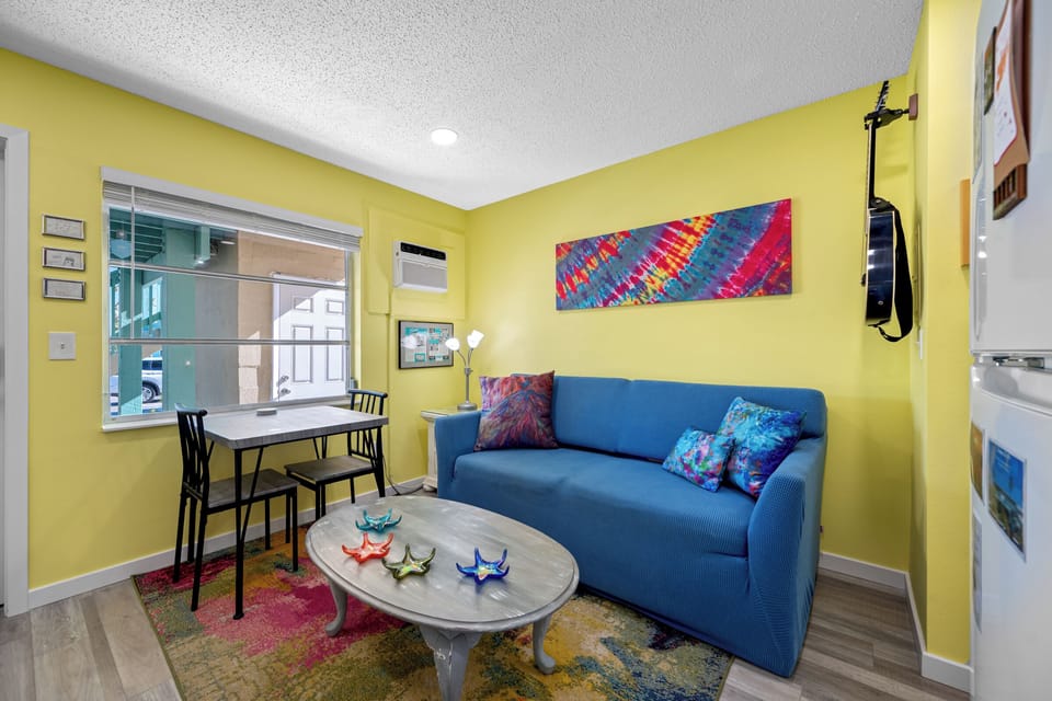 Bright & sunny living space