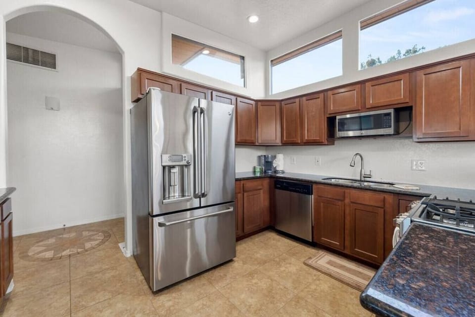The kitchen has many modern amenities to enhance your culinary experiences