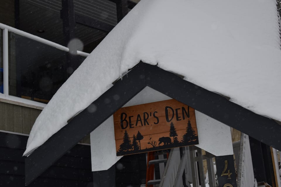 The Bear's Den
