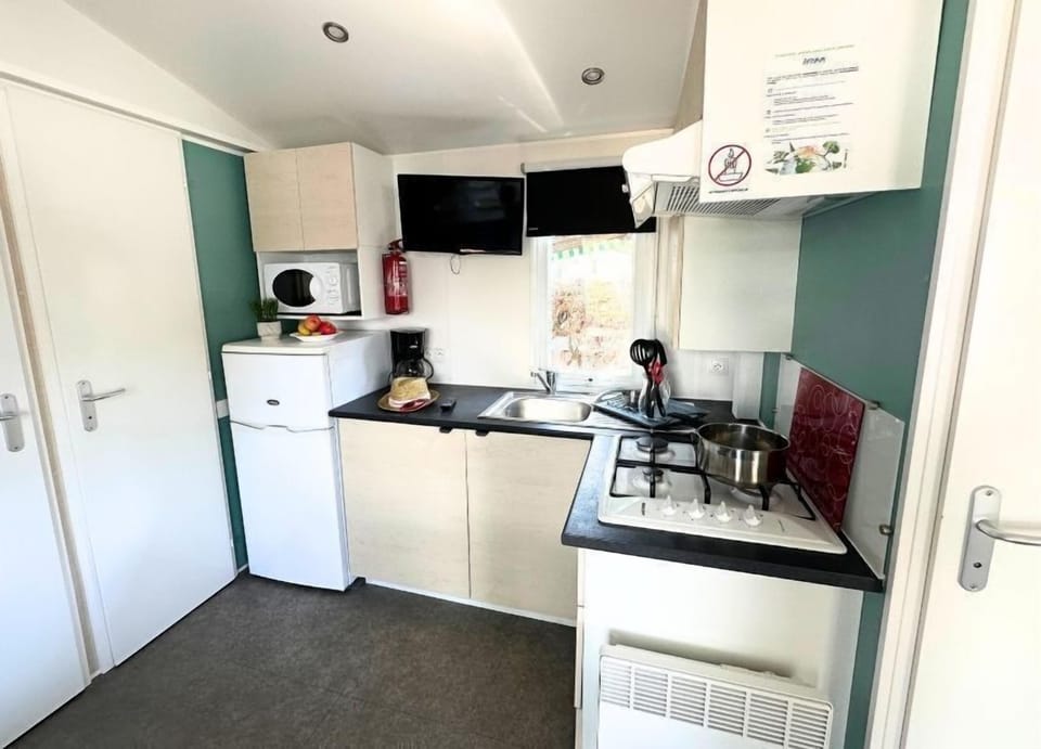 Well-equipped kitchen, offering all the essentials for easy meal preparation.