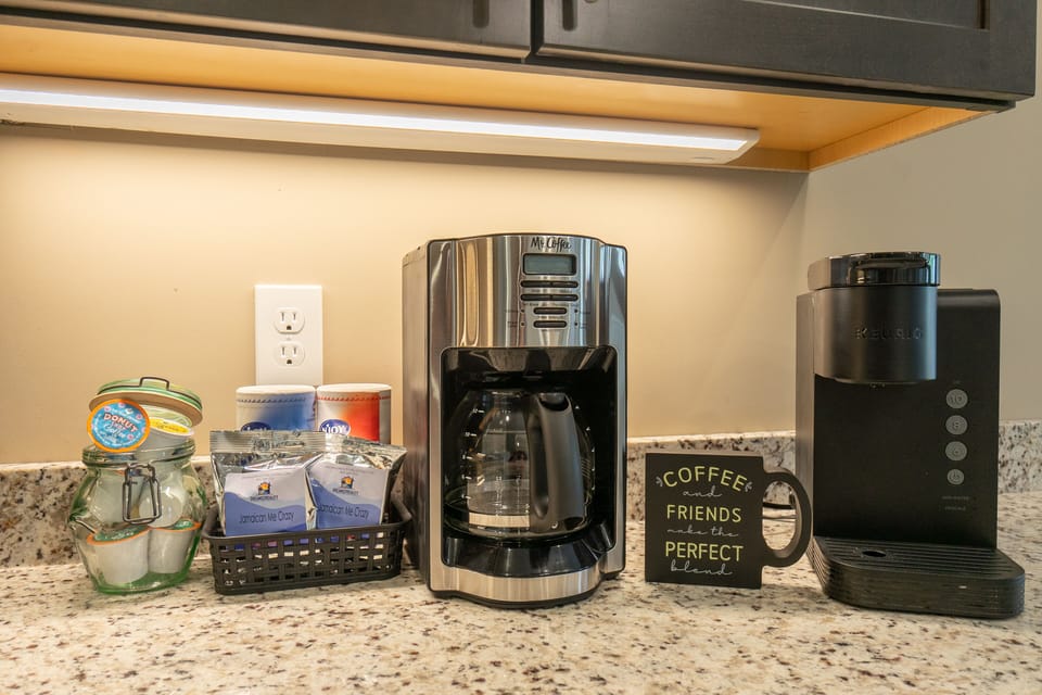 Both Traditional Drip and Keurig Single Serve Coffee Maker