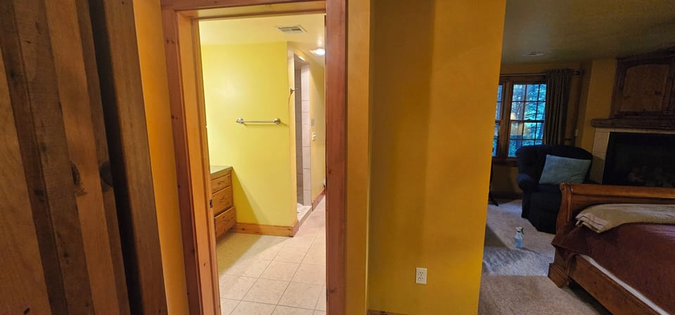 Oak Cabin, 1 Bedrooms, Non Smoking, Jetted Tub | Bathroom | Separate tub and shower, jetted tub, rainfall showerhead