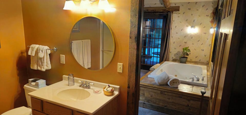 Chanticleer Cabins Bed and Breakfast in Door County