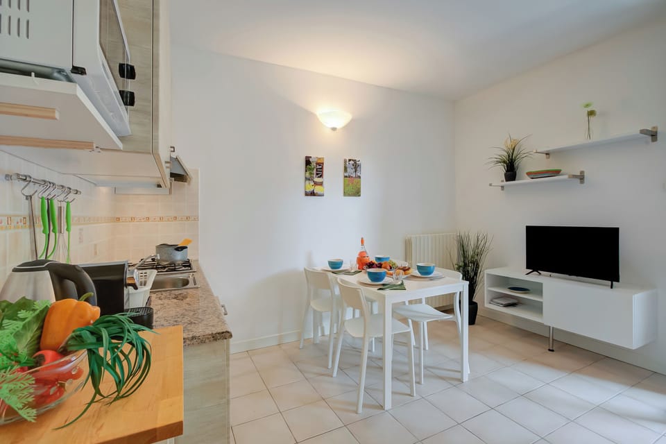 Kitchen and dining area