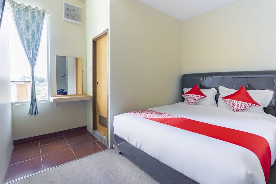 Suite | Laptop workspace, free WiFi, bed sheets
