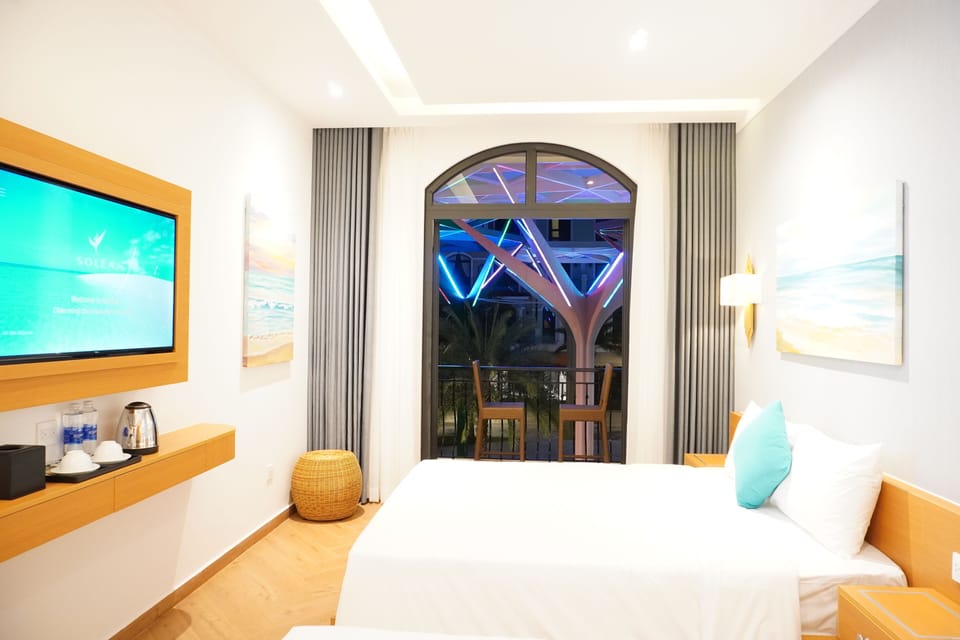 Hypo-allergenic bedding, minibar, in-room safe, individually decorated