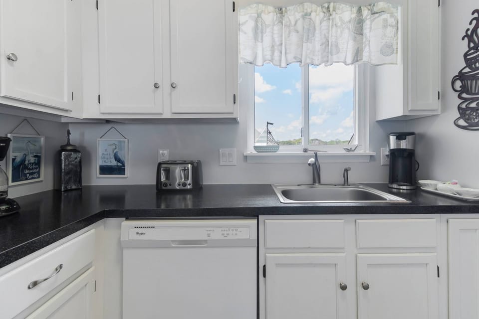 Small Appliances include Drip & K-Cup Coffee Makers, Toaster, Crock Pot, Griddle & Stock Pot for those Low Country Boils.
