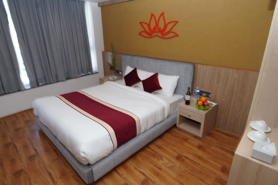 Standard Double Room | Hypo-allergenic bedding, minibar, desk, laptop workspace