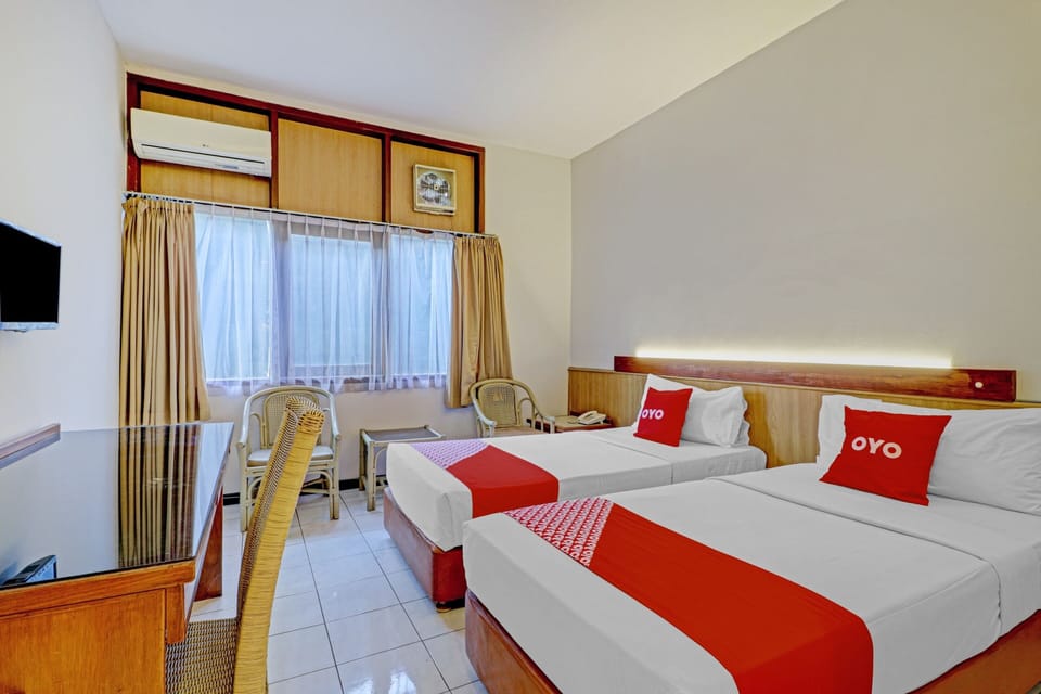 Desk, laptop workspace, free WiFi, bed sheets