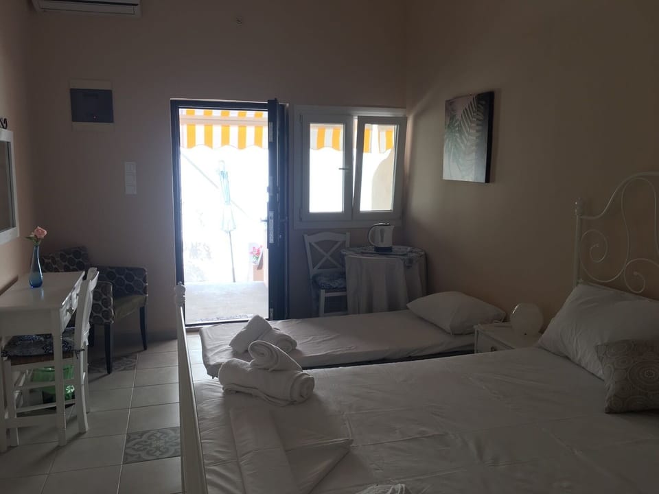 Basic Studio, 1 Bedroom, Garden View | In-room safe, desk, blackout drapes, soundproofing